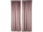 Poederroze fluwelen gordijnen opgehangen aan een metalen roede.