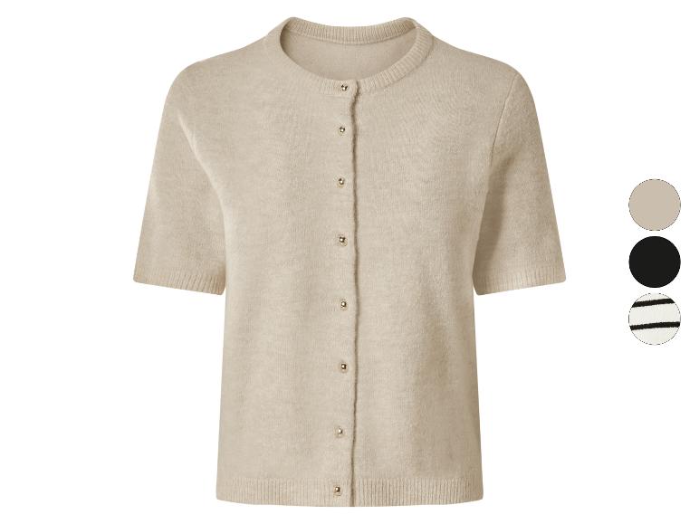 Beige vest met korte mouwen, gouden knopen en kleuropties.