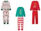Drie sets kinderkerstpyjama's met feestelijke patronen.