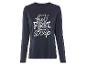 Een donkerblauwe longsleeve met de tekst 'But first, sleep'