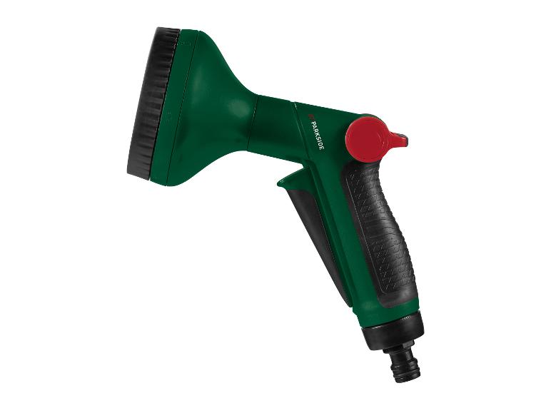 Groene Parkside tuinspuit met verstelbare sproeikop.
