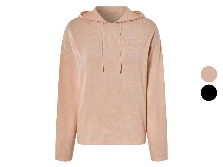 Een roze hoodie met lange mouwen.