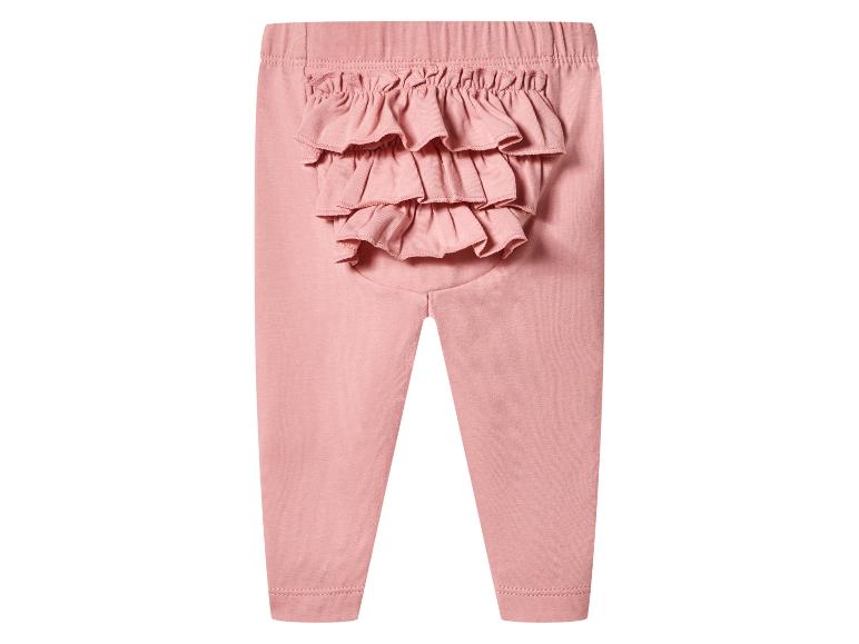 Roze babybroek met ruches aan de achterkant