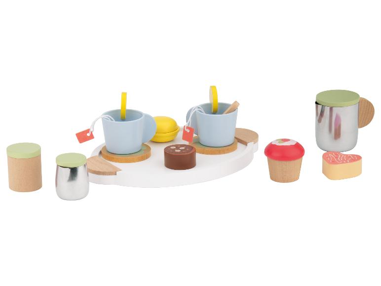 Houten speelgoed theeservies met kopjes, schotels, desserts en dienblad.