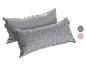 Twee rechthoekige kussens, één grijs en één met grijs geometrisch patroon, van MICHALSKY.