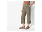 Linnen cropped broek en sandalen: casual zomerlook.
