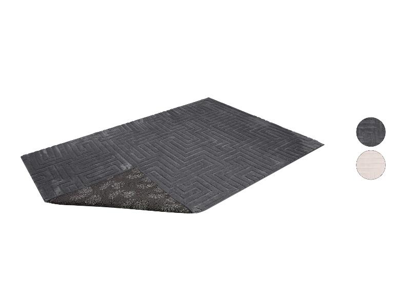 Donkergrijze badmat met geometrisch patroon en antislip onderkant, met kleurstaaltjes