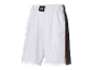 Witte basketbalshorts met zwarte en gele details.