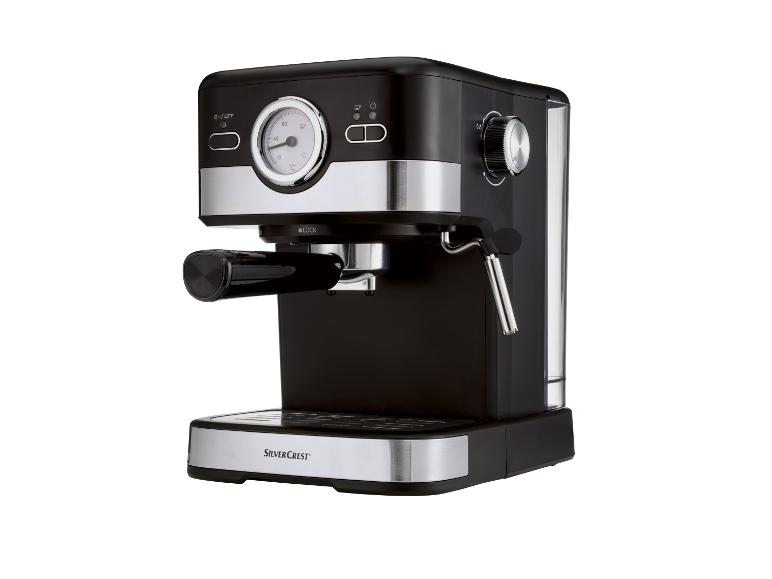 Zwarte SilverCrest espressomachine met analoge temperatuurregeling.