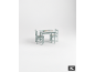 Lichtblauwe kindertafel en twee stoelen van hout met dierenversieringen.