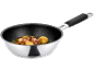 Wokpan met aardappelen, spek en rozemarijn