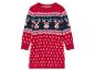 Een rood gebreide kerstjurk met rendieren.