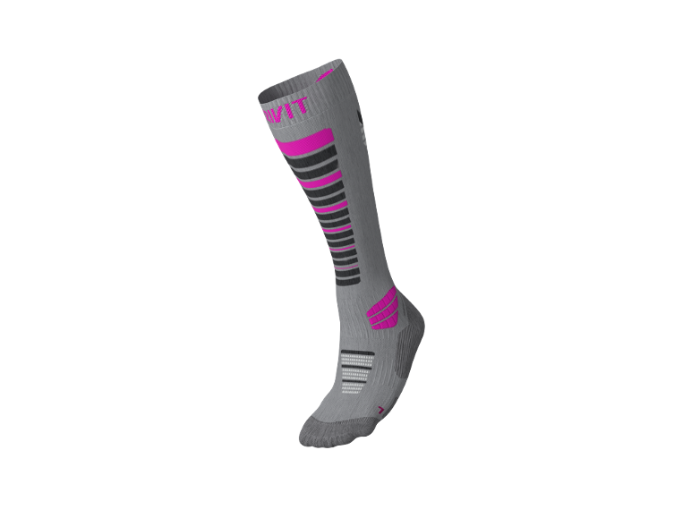 Grijze skisokken met roze en zwarte strepen.