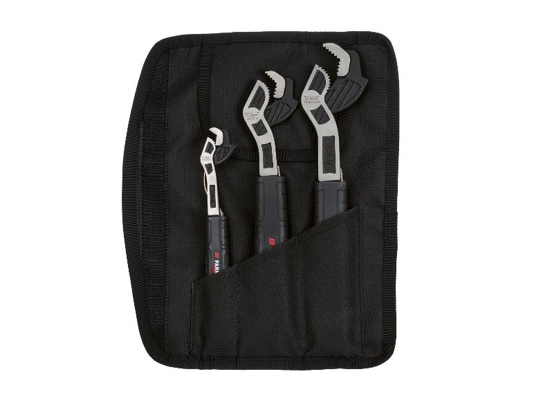 Set van drie verstelbare moersleutels met zwarte handvatten, van 7-35 mm, in een zwart stoffen oprolzakje.