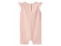 Roze babyromper met ruches aan de mouwen en knoopjes op de rug.