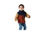 Lachende jongen in een color block fleecejack en jeans