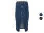 Een lange denim rok met split.