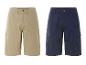 Beige en donkerblauwe chino's en cargoshorts.