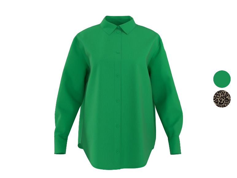 Groen damesoverhemd met knopen en twee kleurstalen: groen en luipaardprint.