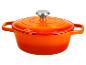 Oranje geëmailleerde gietijzeren braadpan met deksel en metalen knop