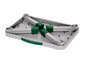 Gevouwen campingtafel met groene handgreep.