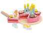 Houten speelgoed verjaardagstaart met kaarsen, fruit toppings en nummers 3, 1, 2.