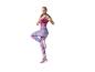 Vrouw in fuchsia sporttop en bedrukte legging, oefent met een pilatesring.