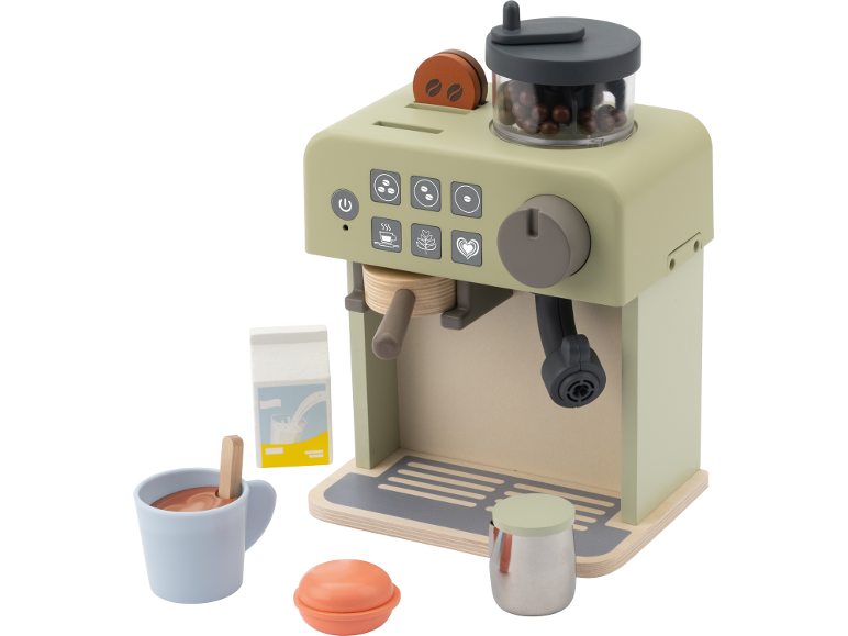 Groene houten speelgoedkoffiemachine met accessoires, kopje en melk.
