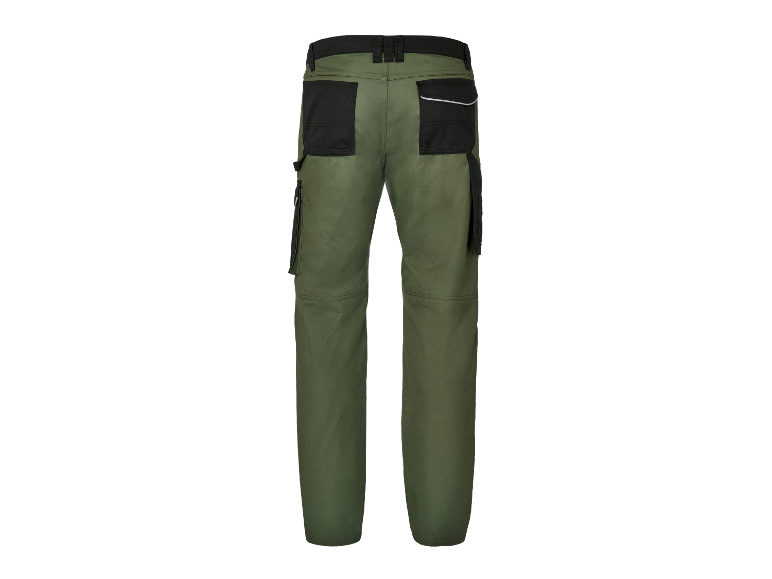 Groene werkkledingbroek met versterkte zakken.