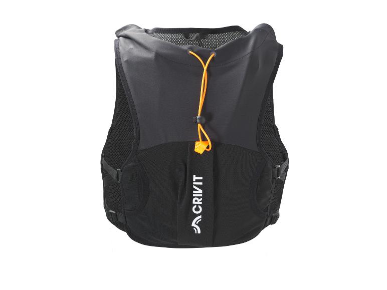 Zwart hardloopvest met oranje trekkoord en mesh details.