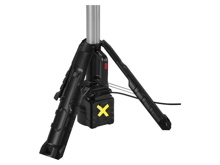Zwart statief met een geel 'X'-logo op een witte achtergrond