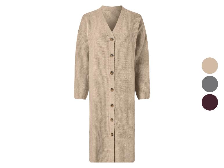 Lange beige gebreide cardigan met knopen en kleuropties.