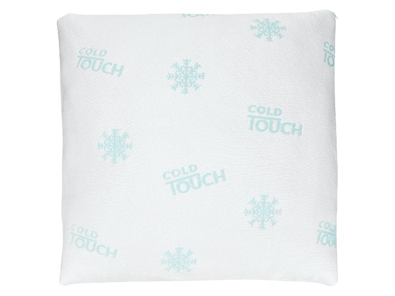 Wit kussen met blauwe tekst 'COLD TOUCH' en sneeuwvlokken