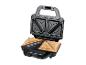 Open tosti-apparaat met twee geroosterde tosti's erin.