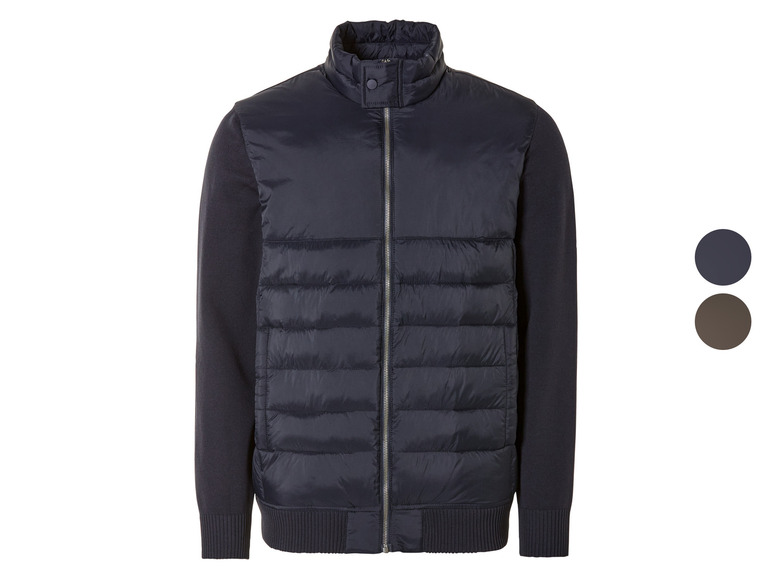 Een donkerblauwe jack met een geribbelde trui-achtige mouw.