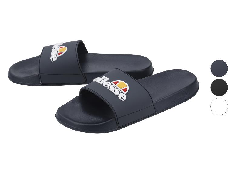 Twee zwarte zwembadsandalen met een kleurrijk logo op de band, gepresenteerd met kleurstaaltjes.