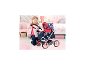 Meisje met BAYER DESIGN poppenwagen Trendy Unicorn Cosatto in een kinderkamer.