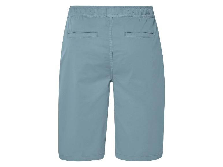 Lichtblauwe korte broek van katoenen twill, achterkant.