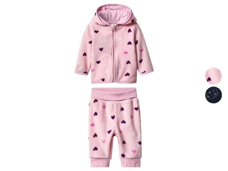 Roze babyhoodie en broek met hartjespatroon
