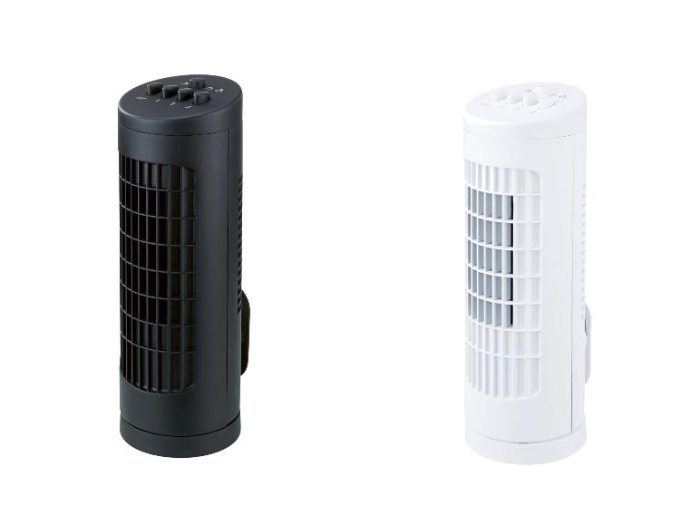 Twee torenventilatoren, één zwart en één wit, met bedieningsknoppen bovenaan.