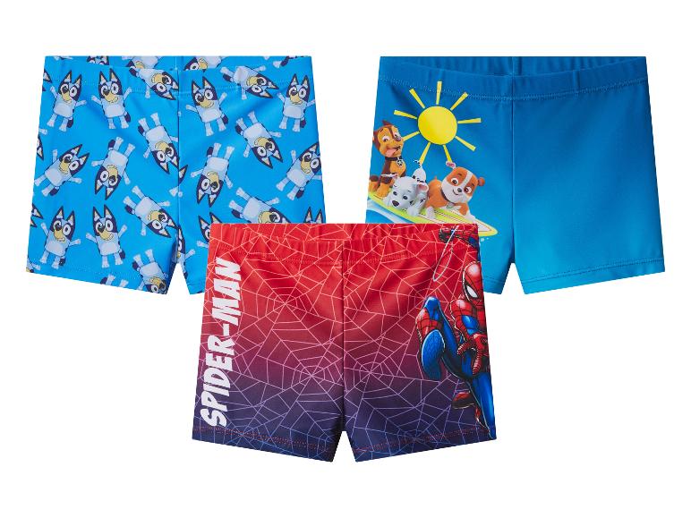 Drie kinderzwembroeken: blauw met honden, blauw met puppy's en rood-blauw met Spider-Man.
