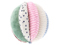 Baby-speelbal van verschillende stoffen.