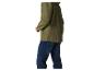 Olijfgroene herenjas en jeans.