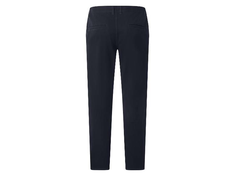 Donkerblauwe chino broek voor heren, achteraanzicht.
