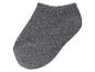 Korte grijze katoenen sokken.