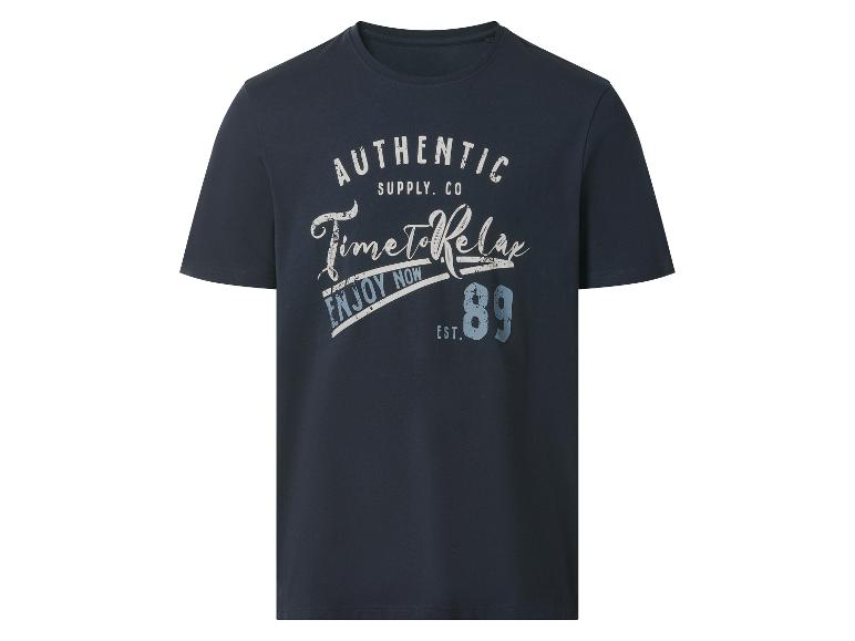 Donkerblauw T-shirt met de tekst 'AUTHENTIC SUPPLY. CO Time To Relax ENJOY NOW EST. 89'