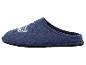 Blauwe wollen pantoffels met witte details.