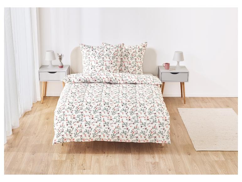 Bloemen beddengoed: dekbedovertrek en kussenslopen.