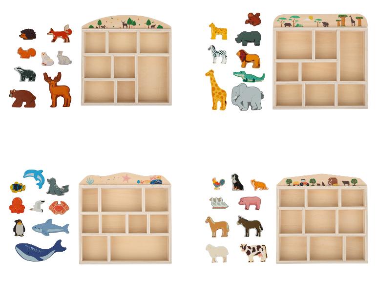 Vier houten planken met bos-, savanne-, zee- en boerderijdieren.