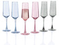 Zes glazen champagne, twee blauwe, twee roze en twee grijze.